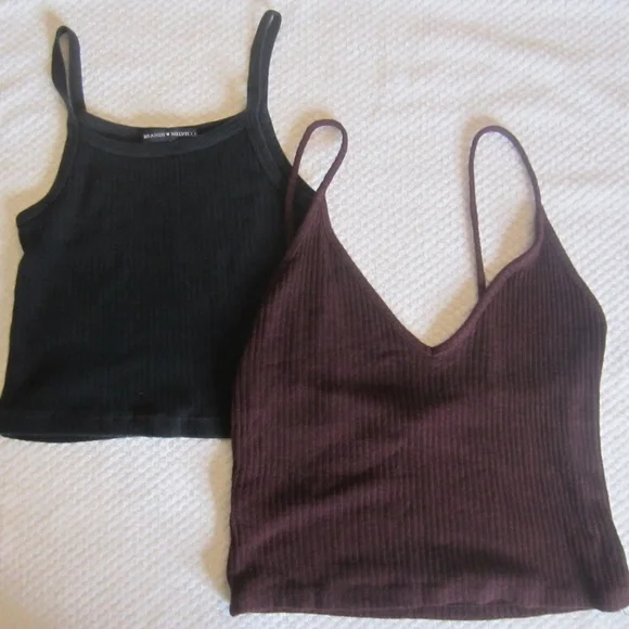 Brandy Melville Bundle - 2 tank tops (black & Maroon) - One size - Picture 2 of 6